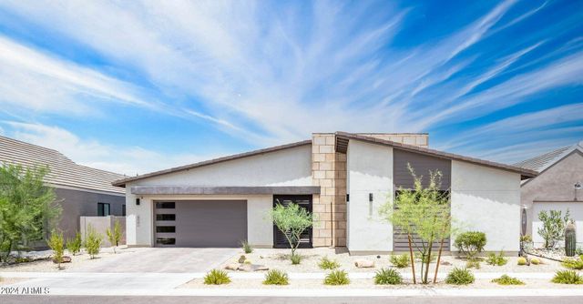 812 E SUMMERSIDE Road, Phoenix, AZ 85042