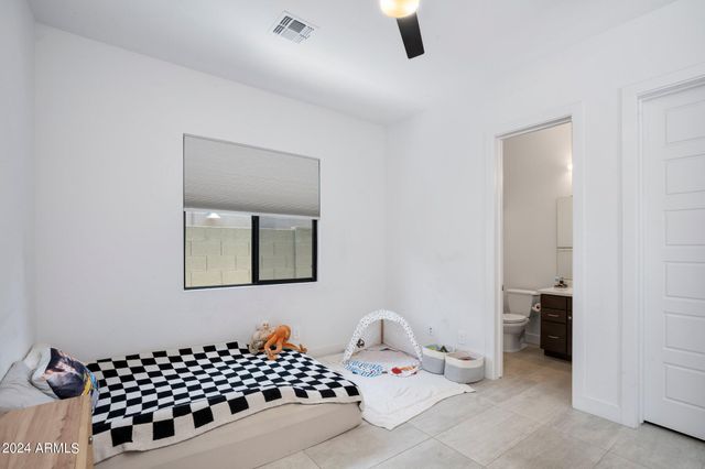 812 E SUMMERSIDE Road, Phoenix, AZ 85042