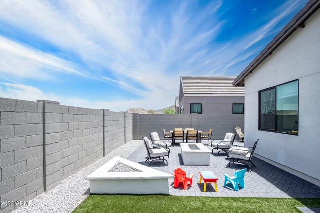 812 E SUMMERSIDE Road, Phoenix, AZ 85042