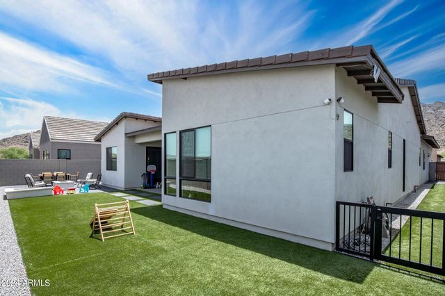 812 E SUMMERSIDE Road, Phoenix, AZ 85042