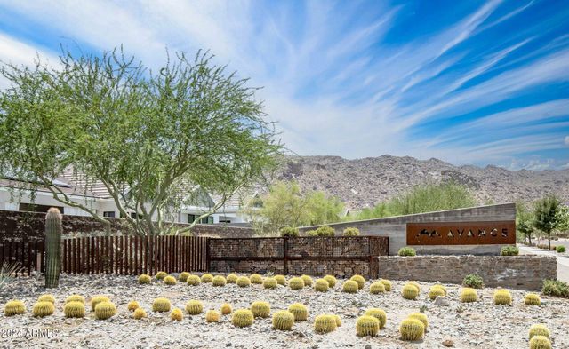 812 E SUMMERSIDE Road, Phoenix, AZ 85042