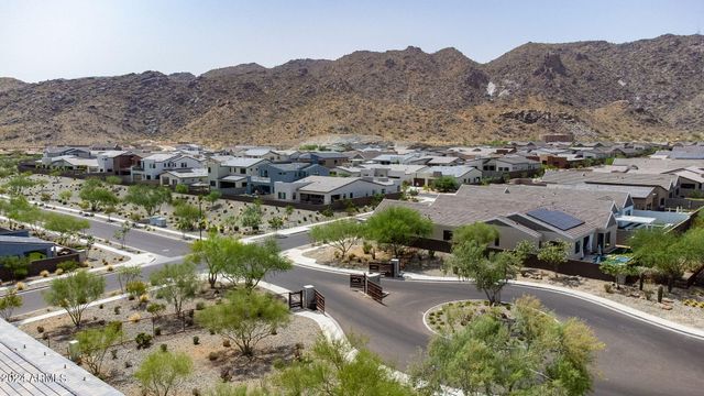 812 E SUMMERSIDE Road, Phoenix, AZ 85042