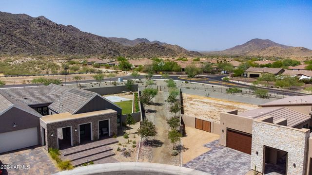 812 E SUMMERSIDE Road, Phoenix, AZ 85042