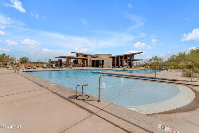 812 E SUMMERSIDE Road, Phoenix, AZ 85042