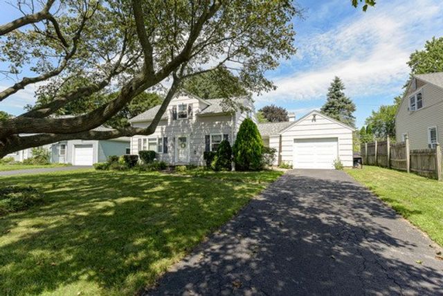 212 Laura Drive, Greece, NY 14626