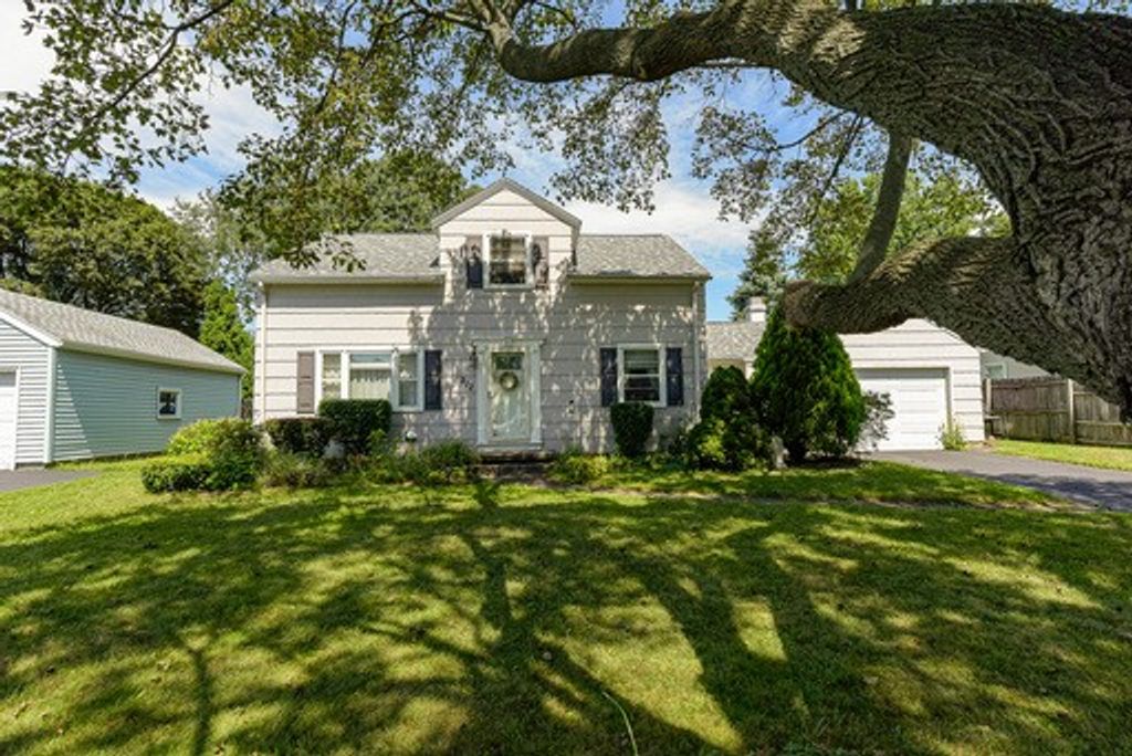 212 Laura Drive, Greece, NY 14626
