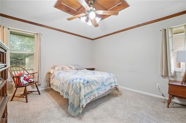 15600 E 2nd Street S, Independence, MO 64050