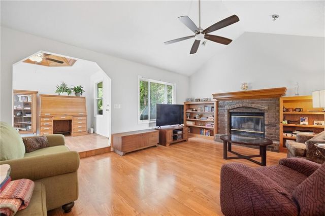 15600 E 2nd Street S, Independence, MO 64050
