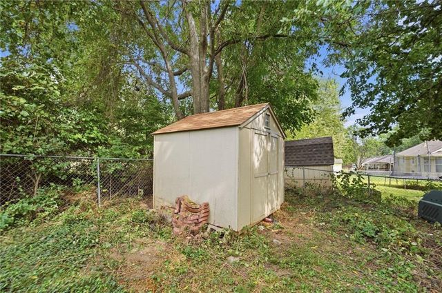 15600 E 2nd Street S, Independence, MO 64050