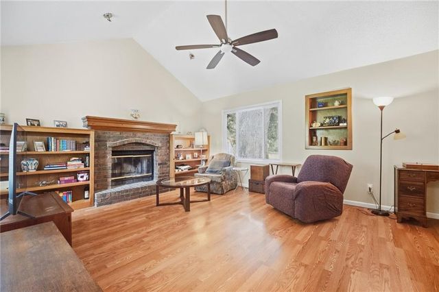 15600 E 2nd Street S, Independence, MO 64050