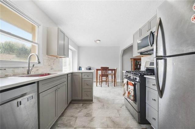 15600 E 2nd Street S, Independence, MO 64050