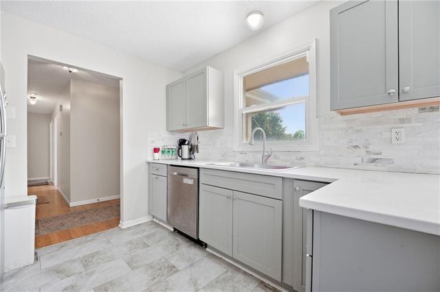 15600 E 2nd Street S, Independence, MO 64050