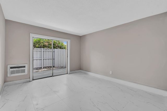 626 SW 14TH Avenue 102, Fort Lauderdale, FL 33312