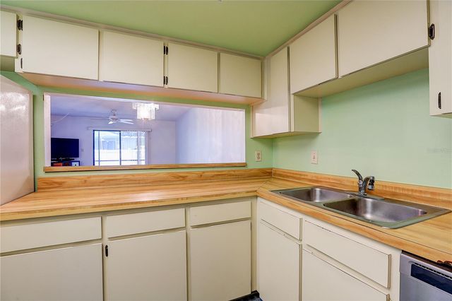 3708 GREENERY COURT 108, Tampa, FL 33618
