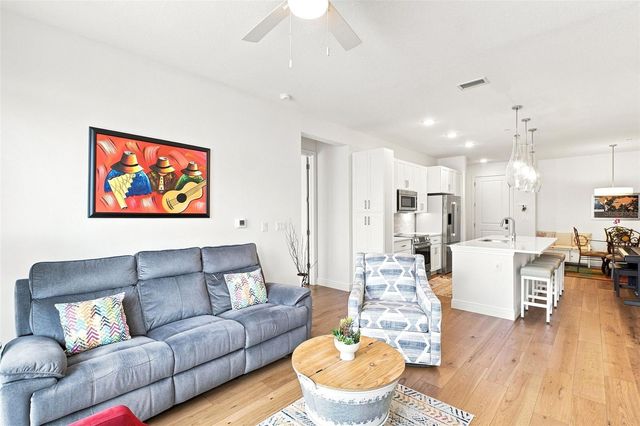 600 3RD AVENUE S 302, St Petersburg, FL 33701