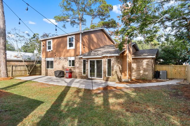 2709 Sunrunner Lane, Gulf Breeze, FL 32563