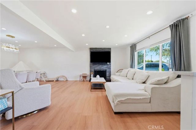 4563 Hempstead St, Simi Valley, CA 93063