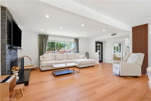 4563 Hempstead St, Simi Valley, CA 93063