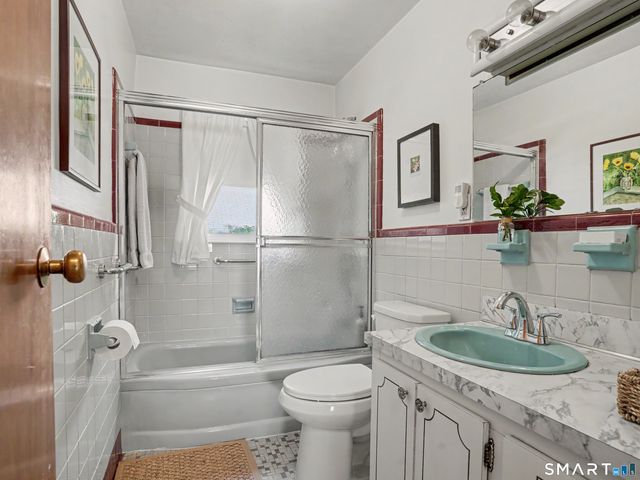 64 Breyer Avenue, Bridgeport, CT 06606