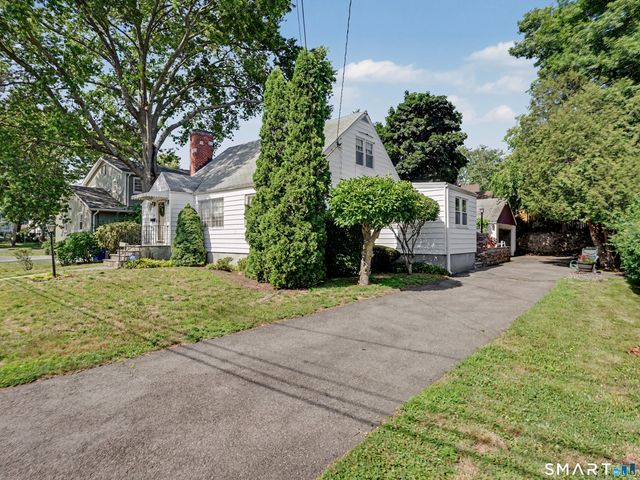 64 Breyer Avenue, Bridgeport, CT 06606