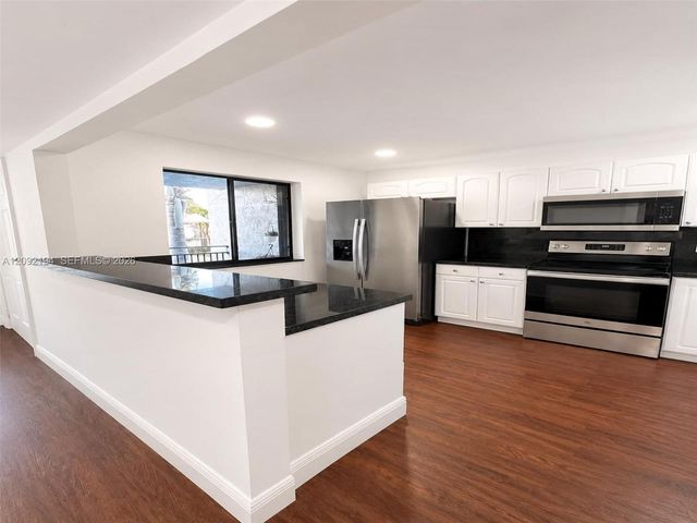 16571 Blatt Boulevard 203, Weston, FL 33326