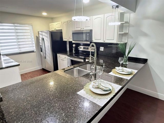 16571 Blatt Boulevard 203, Weston, FL 33326