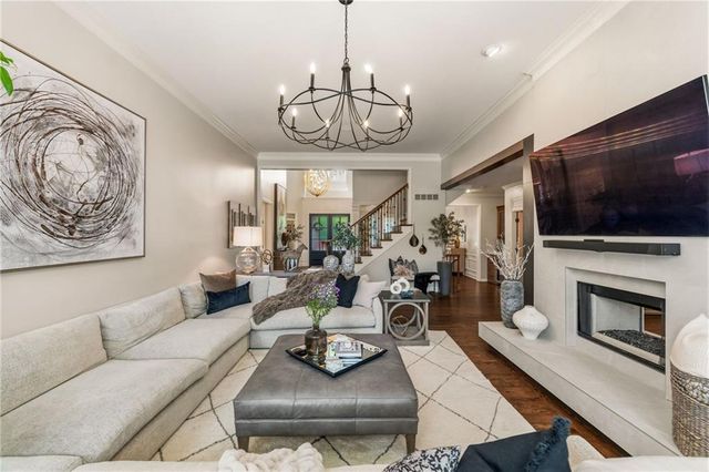 14107 Manor Road, Leawood, KS 66224