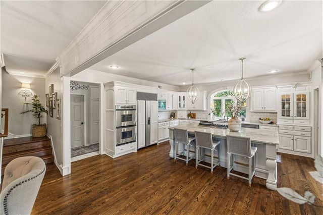 14107 Manor Road, Leawood, KS 66224