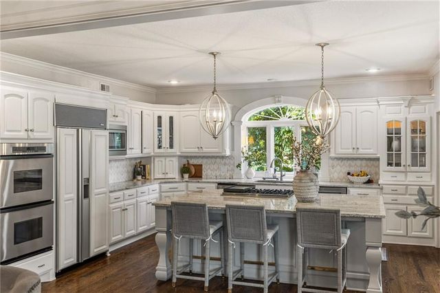 14107 Manor Road, Leawood, KS 66224