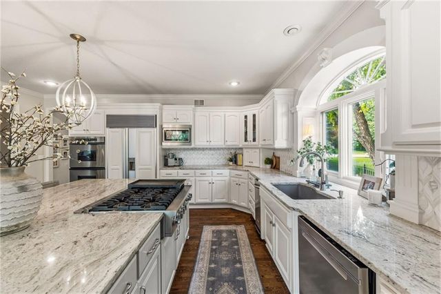 14107 Manor Road, Leawood, KS 66224