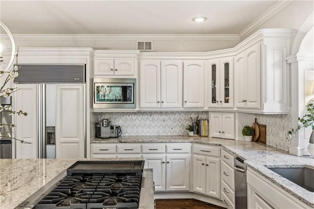 14107 Manor Road, Leawood, KS 66224