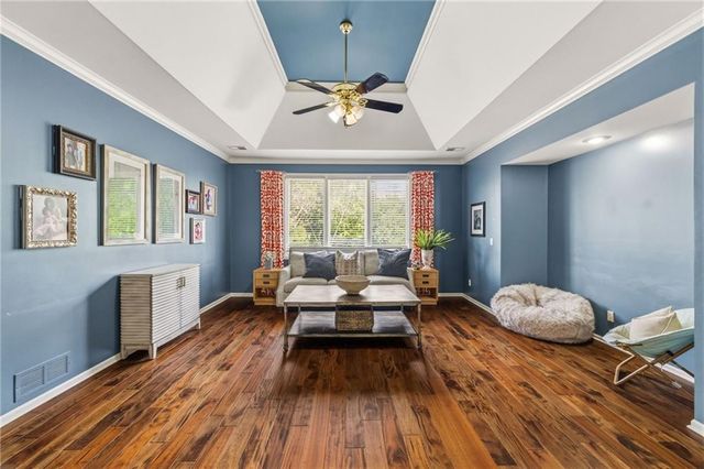 14107 Manor Road, Leawood, KS 66224