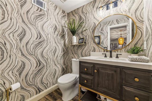 14107 Manor Road, Leawood, KS 66224