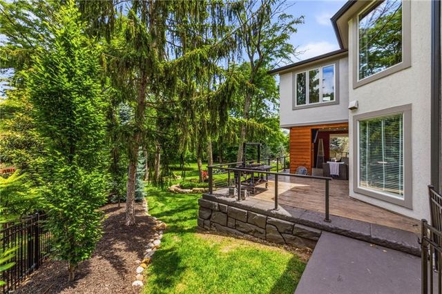 14107 Manor Road, Leawood, KS 66224