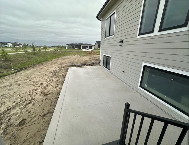 280 NW Copperleaf Court, Waukee, IA 50263
