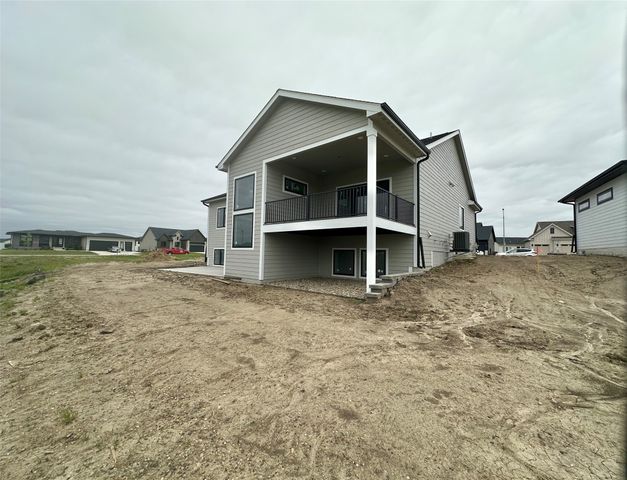 280 NW Copperleaf Court, Waukee, IA 50263
