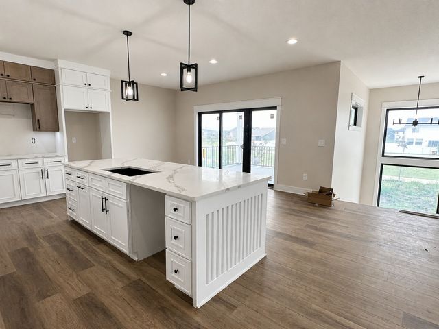 280 NW Copperleaf Court, Waukee, IA 50263