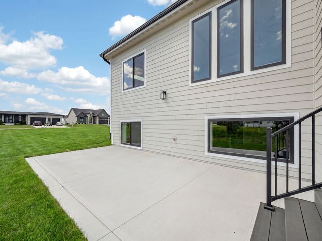 280 NW Copperleaf Court, Waukee, IA 50263