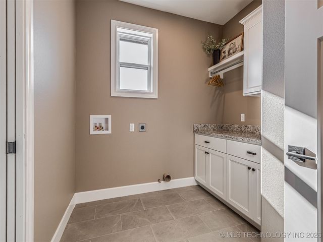 304 Barley Hill Road, Bartlesville, OK 74006