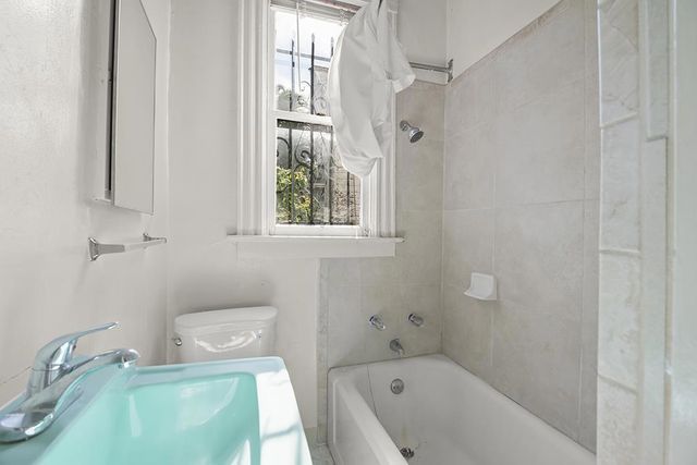 320324 Athol Avenue, Oakland, CA 94606