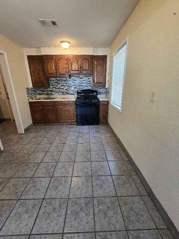 5213 Locust Terrace, Kansas City, KS 66106