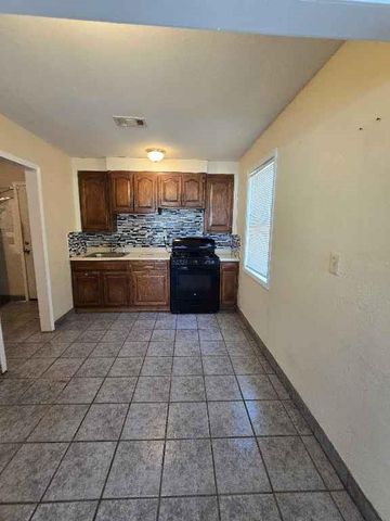 5213 Locust Terrace, Kansas City, KS 66106