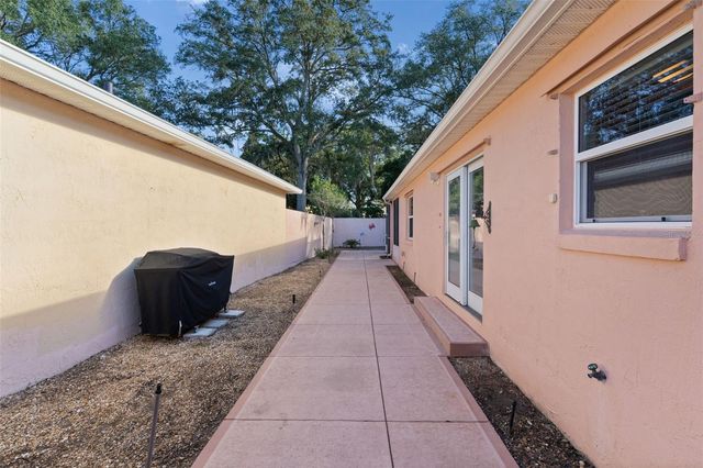 965 AVALON AVENUE, The Villages, FL 32159
