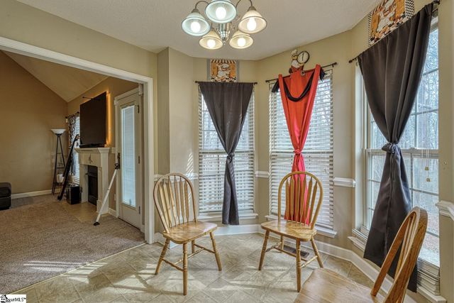 393 Split Oak Lane, Inman, SC 29349