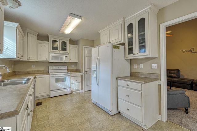 393 Split Oak Lane, Inman, SC 29349