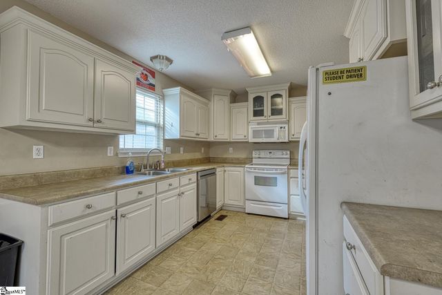 393 Split Oak Lane, Inman, SC 29349