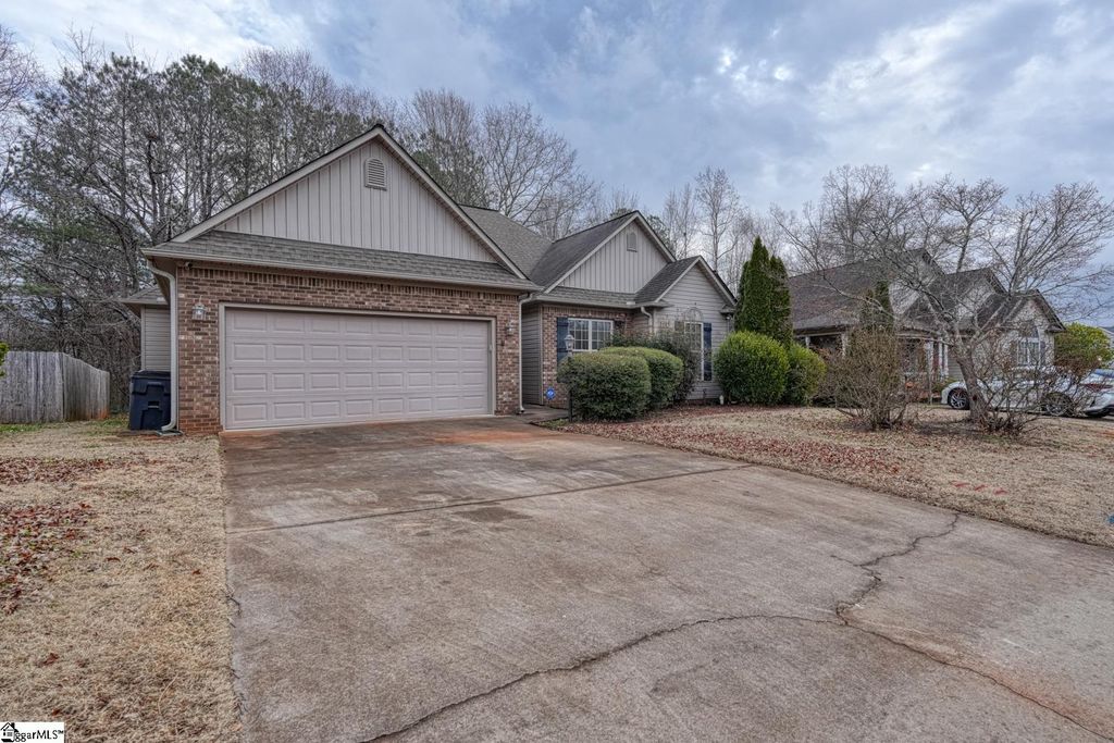 393 Split Oak Lane, Inman, SC 29349