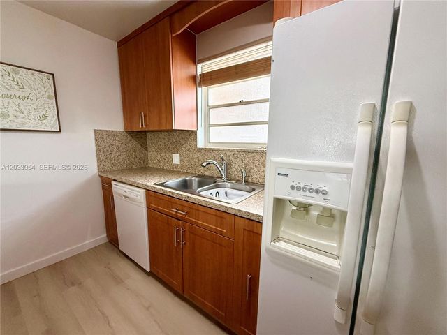 1235 Mariposa Avenue 7, Coral Gables, FL 33146