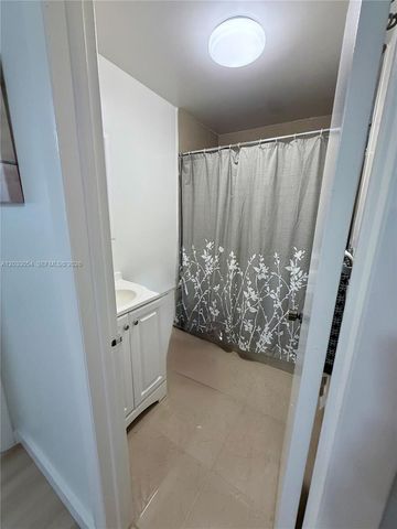 1235 Mariposa Avenue 7, Coral Gables, FL 33146