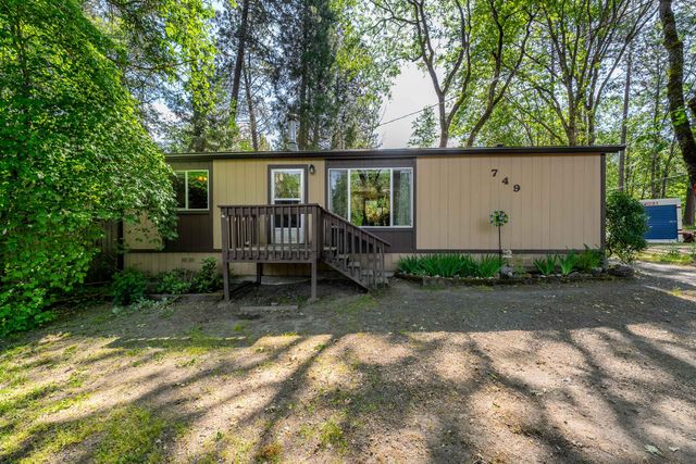 749 Plumtree Lane, Grants Pass, OR 97526
